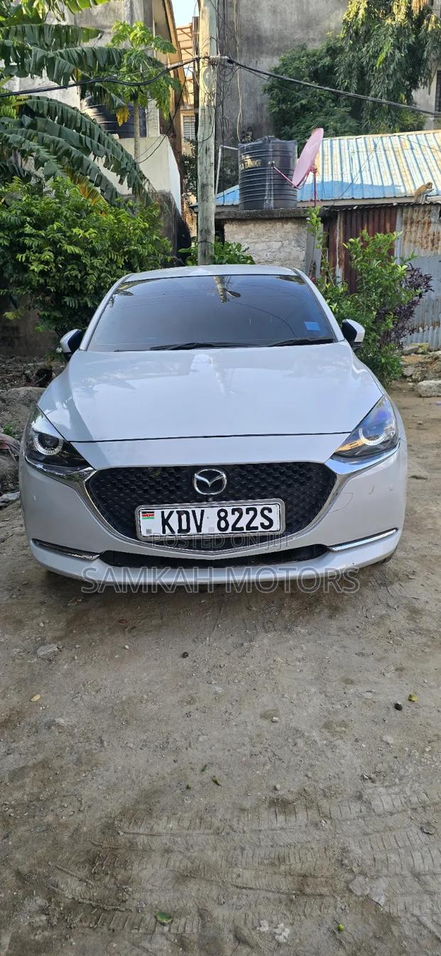 Mazda 2 2019 White