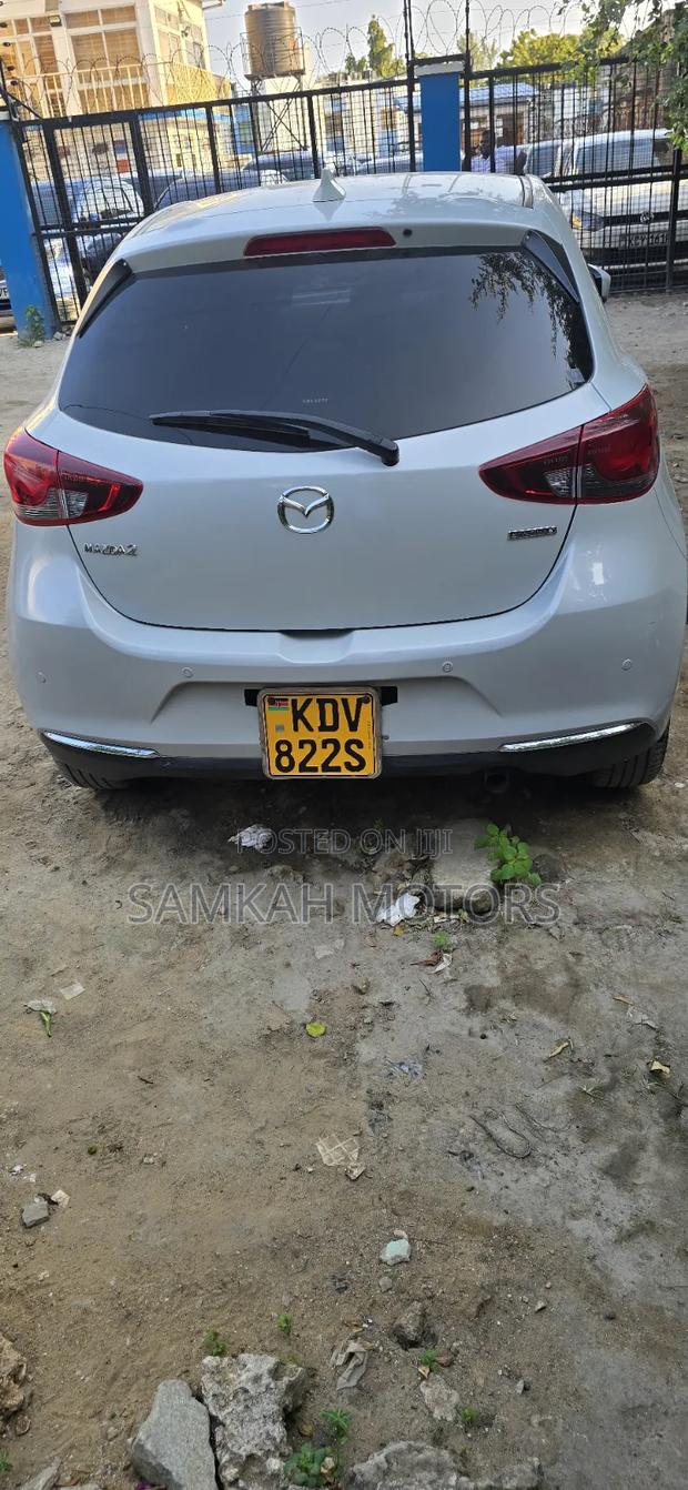 Mazda 2 2019 White