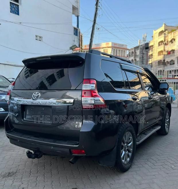 Toyota Land Cruiser Prado 2011 Blue