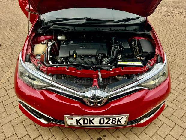 Toyota Auris 2016 Red