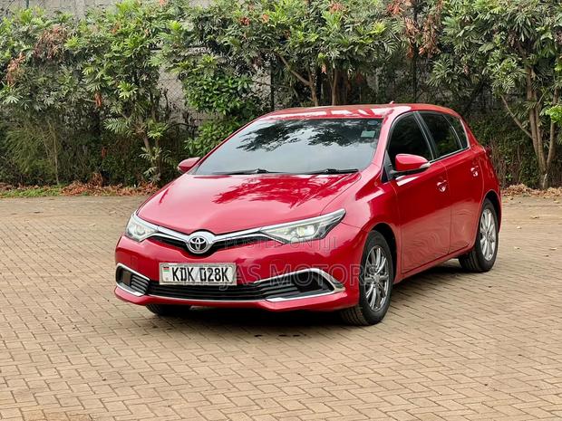 Toyota Auris 2016 Red
