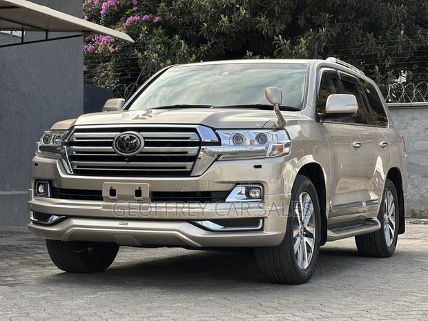 Toyota Land Cruiser 4.6 V8 ZX 2019 Gold