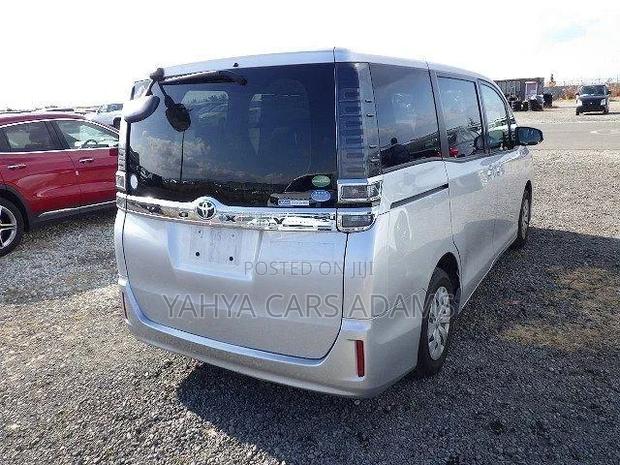 Toyota Voxy 2018 Silver
