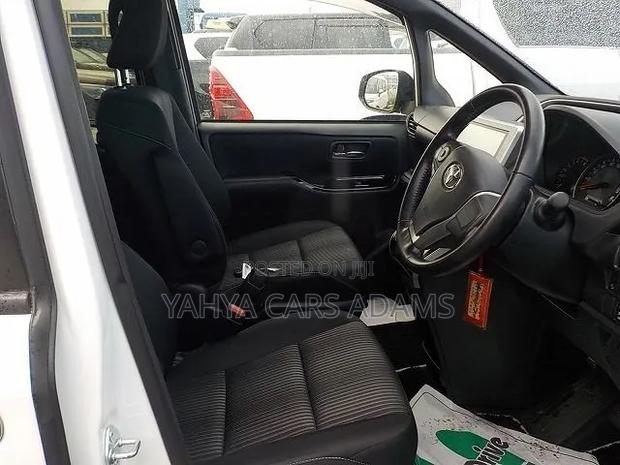 Toyota Voxy 2019 Pearl