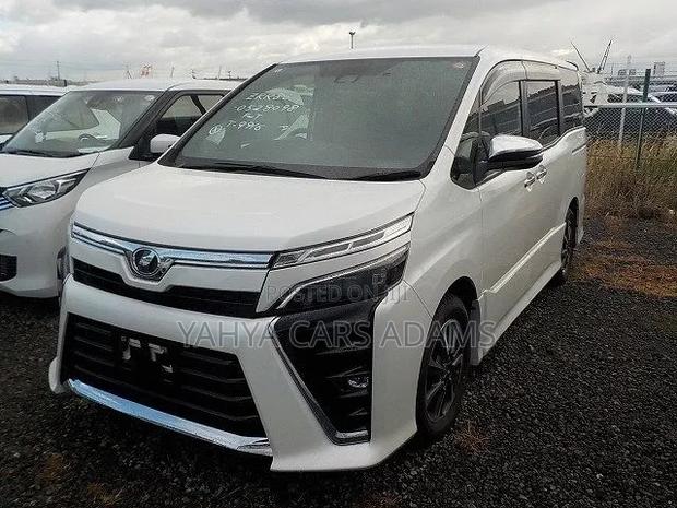 Toyota Voxy 2019 Pearl