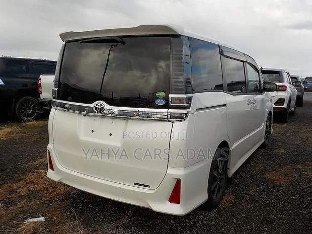 Toyota Voxy 2019 Pearl