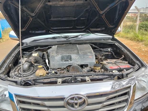 Toyota Hilux 2009 Gray