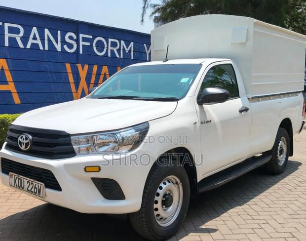 Toyota Hilux 2025 White