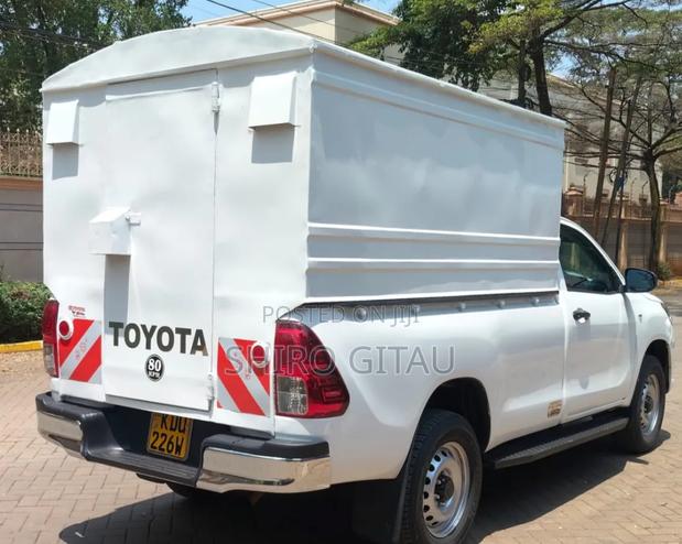Toyota Hilux 2025 White