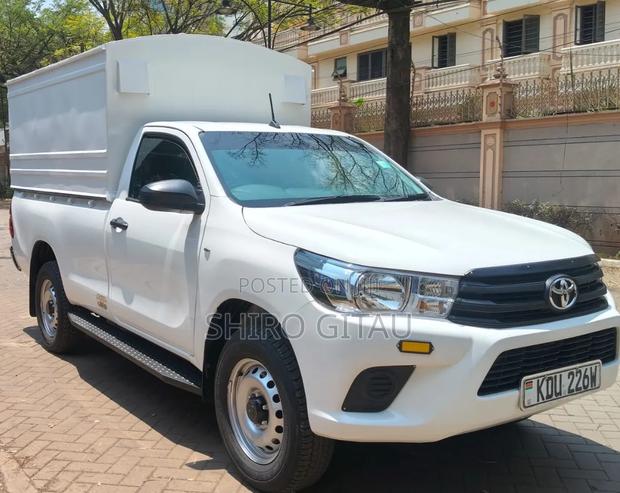 Toyota Hilux 2025 White