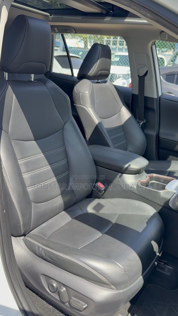 Toyota RAV4 2019 White