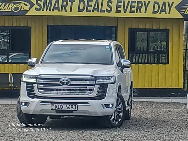 Toyota Land Cruiser 2022 White