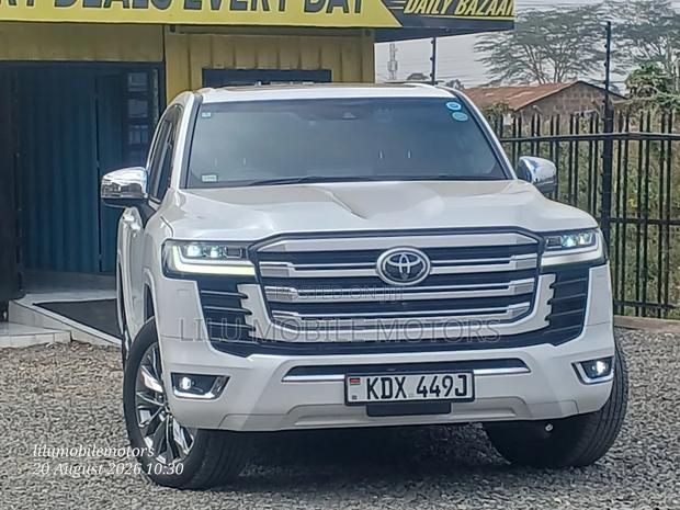 Toyota Land Cruiser 2022 White