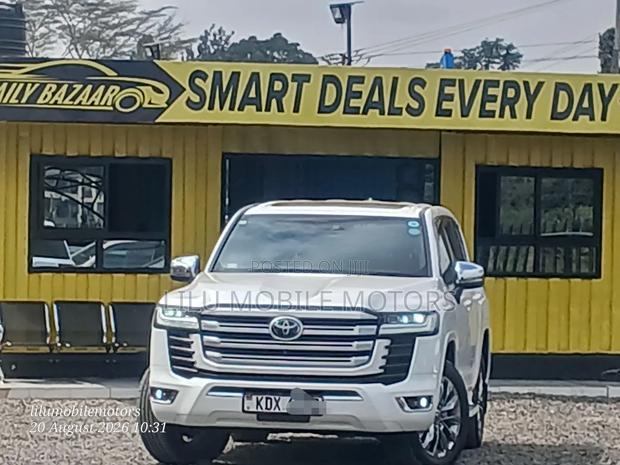 Toyota Land Cruiser 2022 White