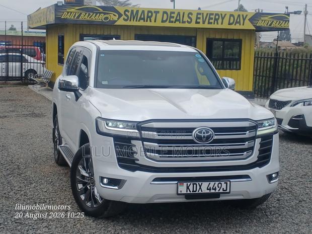 Toyota Land Cruiser 2022 White