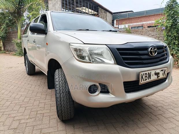 Toyota Hilux 2014 Gray