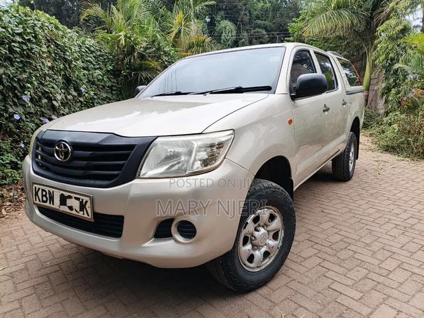 Toyota Hilux 2014 Gray