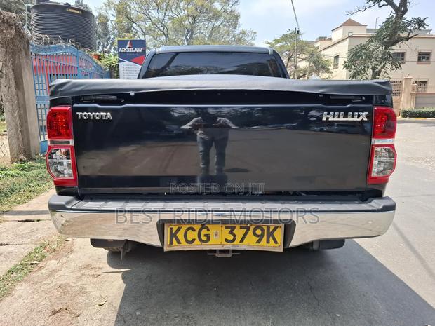 Toyota Hilux 2011 Black