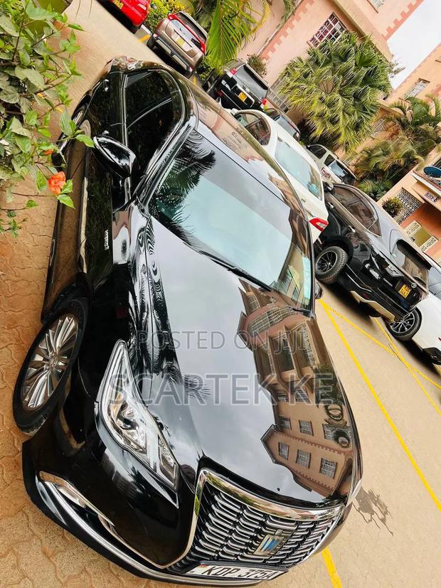 Toyota Crown 2016 Black