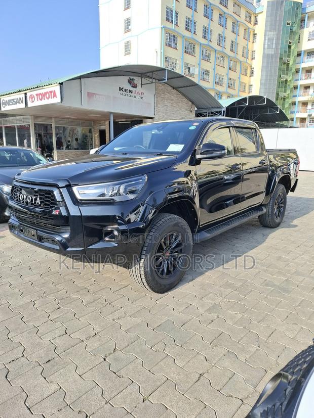 Toyota Hilux 2022 Black