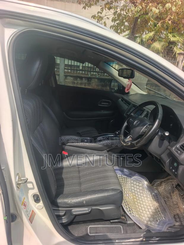 Honda Vezel 2015 White