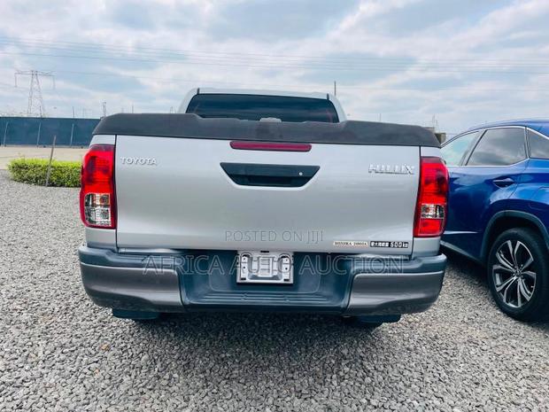 Toyota Hilux 2019 Silver