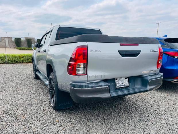 Toyota Hilux 2019 Silver