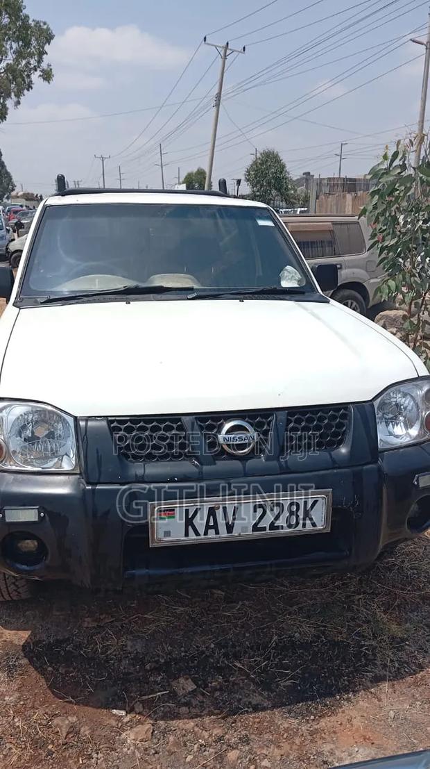 Nissan Hardbody 2000i 2006 White