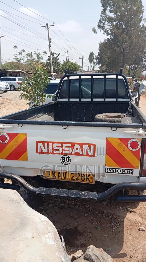 Nissan Hardbody 2000i 2006 White