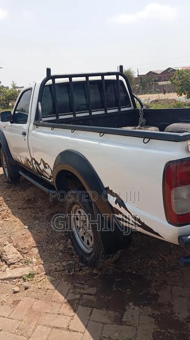 Nissan Hardbody 2000i 2006 White