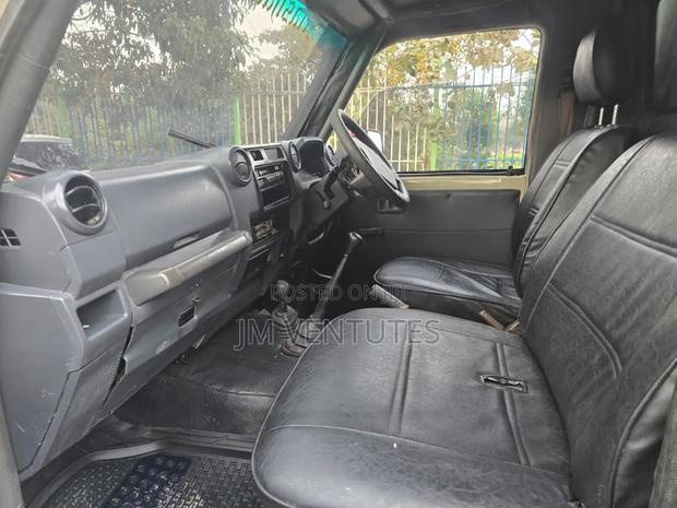 Toyota Land Cruiser 2014 Gold