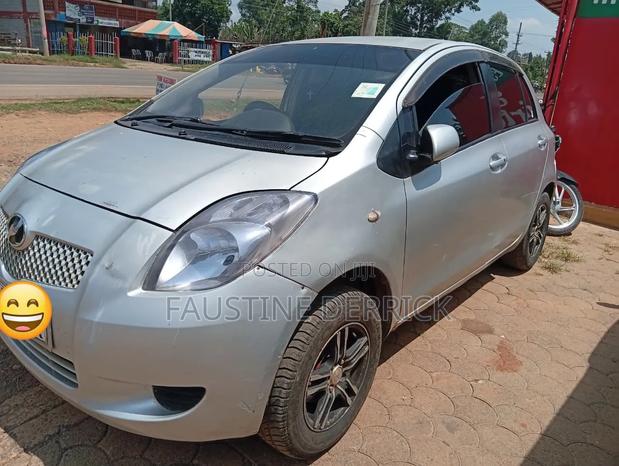 Toyota Vitz 2005 Silver