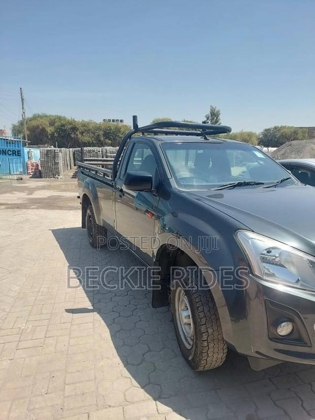 Isuzu D-MAX 2023 Gray