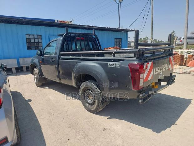 Isuzu D-MAX 2023 Gray