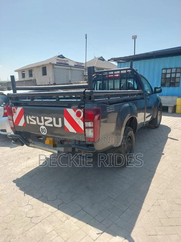 Isuzu D-MAX 2023 Gray