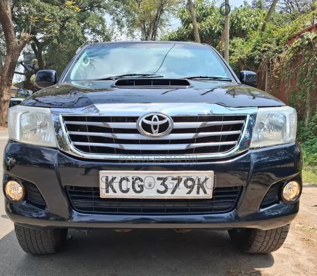 Toyota Hilux 2011 Black