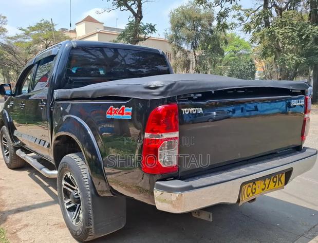 Toyota Hilux 2011 Black