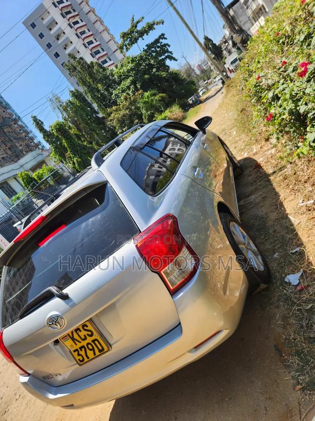 Toyota Corolla Fielder 2011 Silver