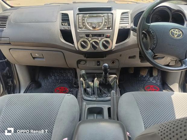 Toyota Hilux 2011 Black