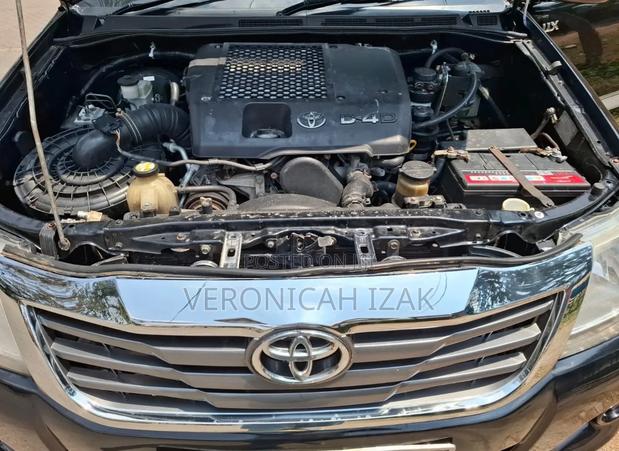 Toyota Hilux 2011 Black