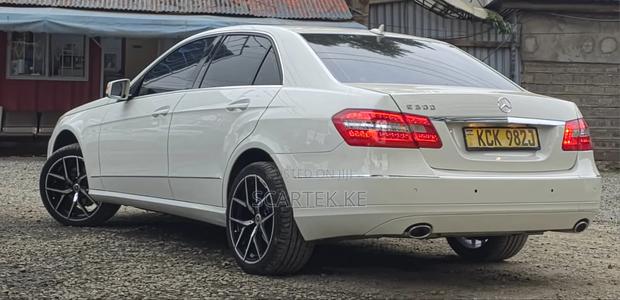 Mercedes-Benz E300 2009 White