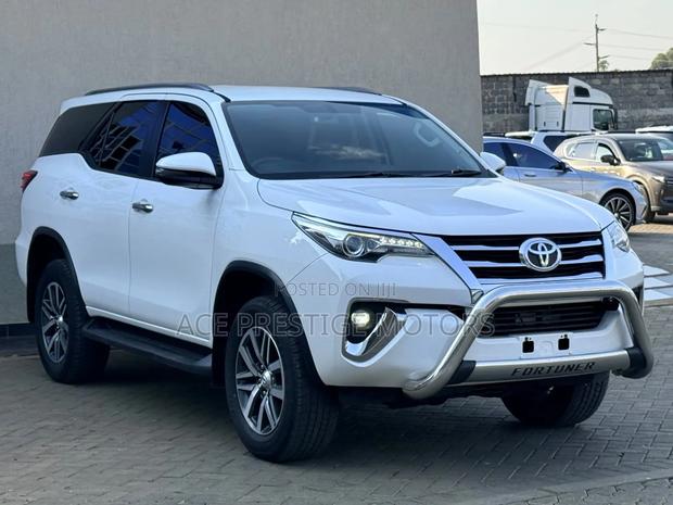 Toyota Fortuner 2019 White