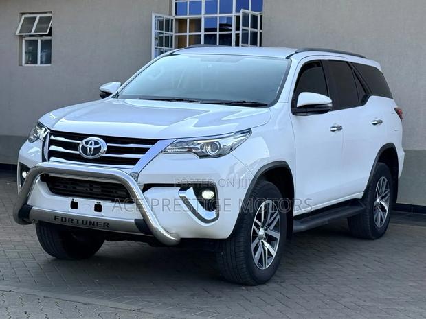 Toyota Fortuner 2019 White