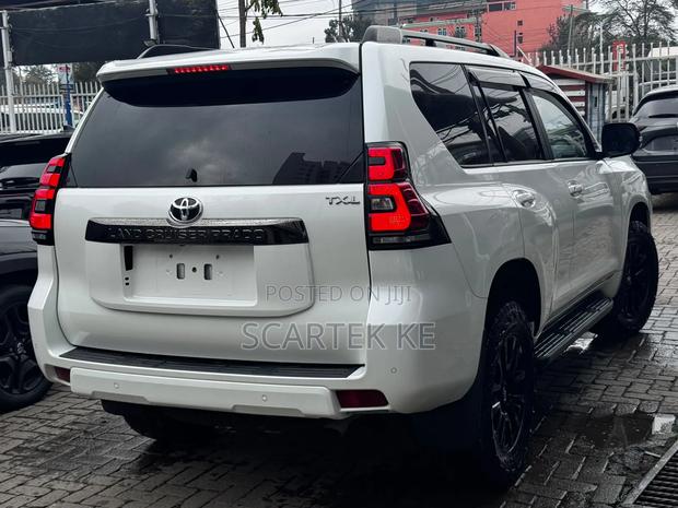 Toyota Land Cruiser Prado 2021 White