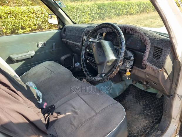 Toyota Hilux 2006 Off white