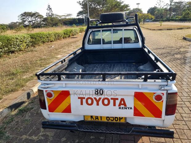 Toyota Hilux 2006 Off white