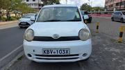 Toyota Sienta 2004 White for sale