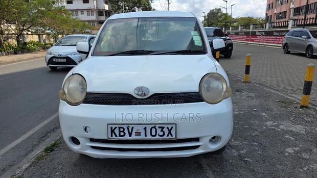 Toyota Sienta 2004 White