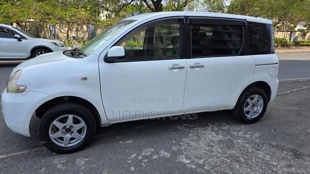 Toyota Sienta 2004 White