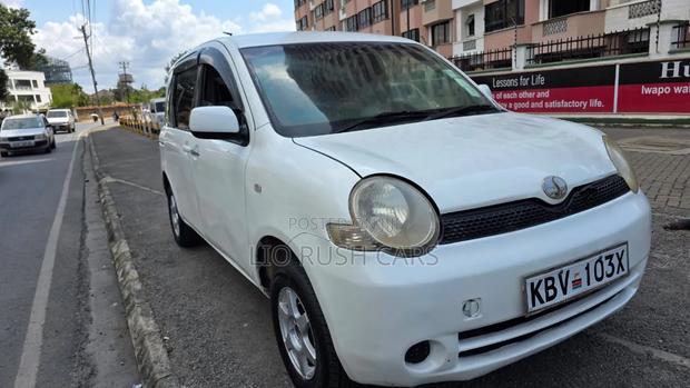 Toyota Sienta 2004 White